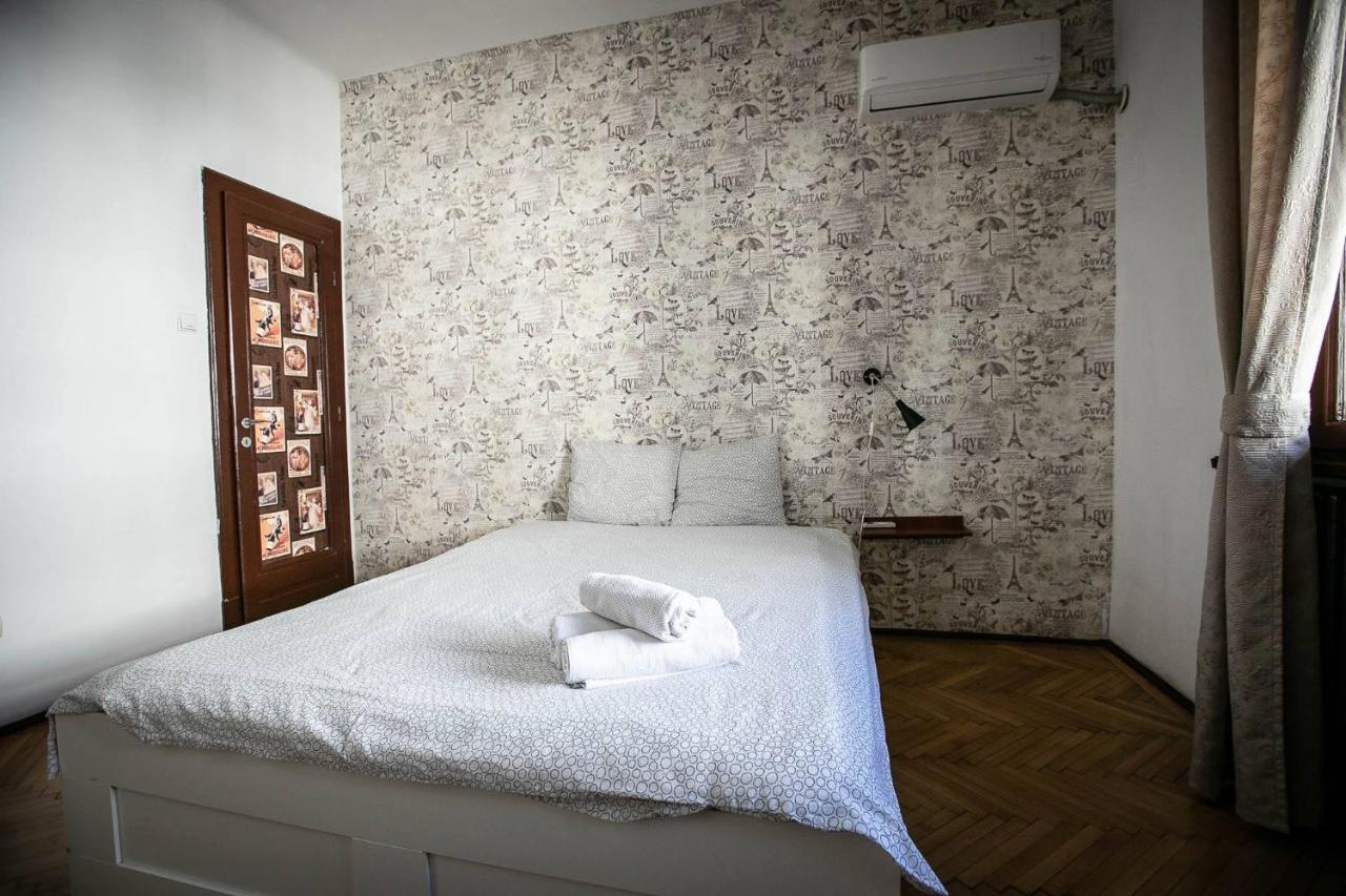 Cismigiu Garden Studio Apartment Bucharest Exterior photo