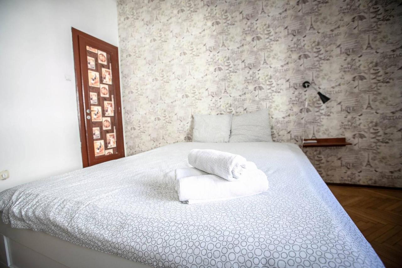 Cismigiu Garden Studio Apartment Bucharest Exterior photo